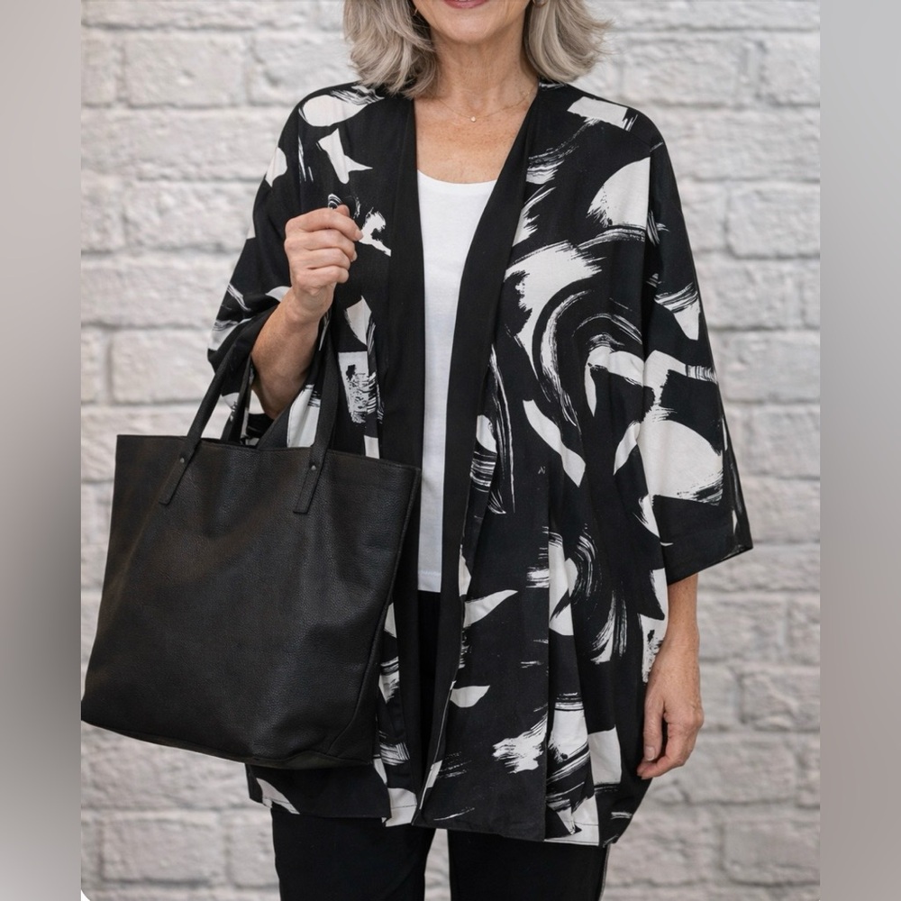 NWT Natori Women’s M/L Black & White Abstract Open Front Kimono Cardigan